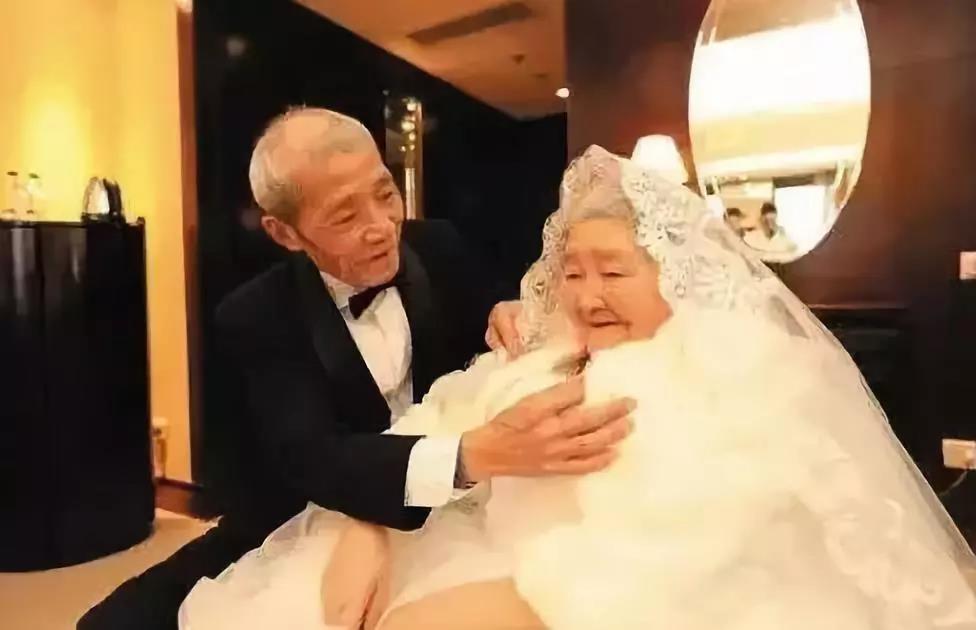 婚礼小心机|TOK教你根据婚礼主题，对美甲“指手画脚”